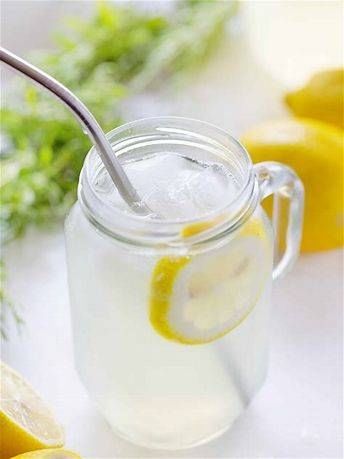 FRESH SQUEEZED FRAPPE LEMONADE.