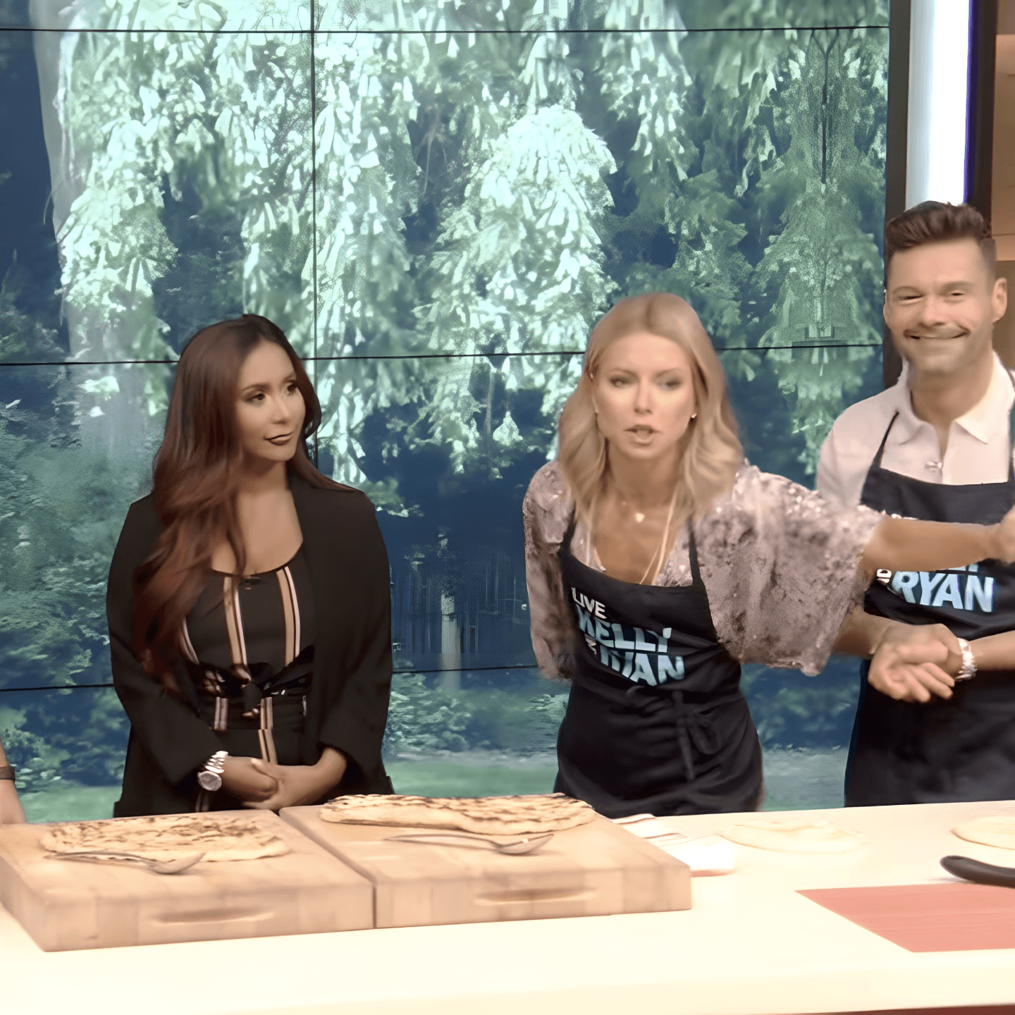Jersey... Cheezy... Snooki!" | Snooki Pizza Making