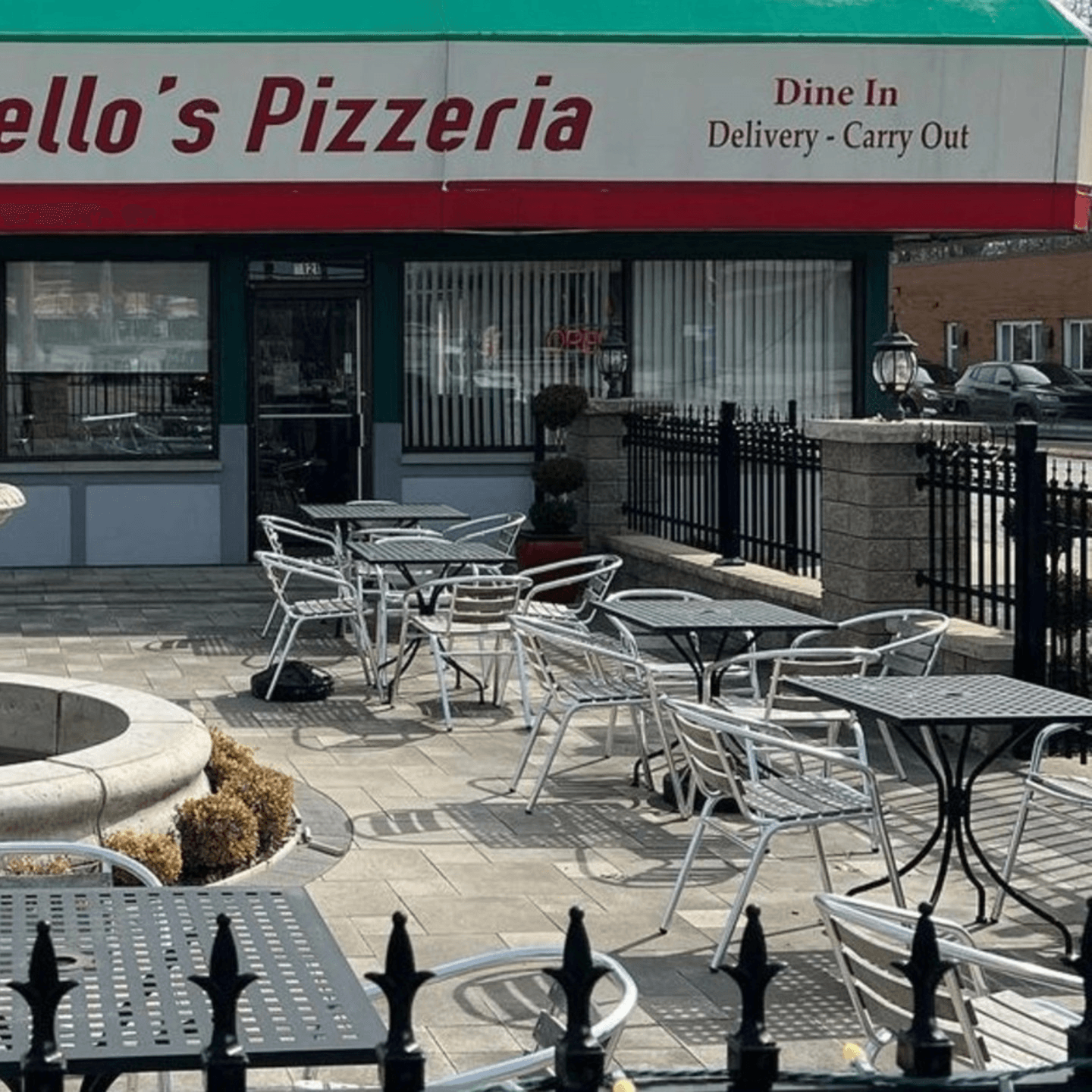 Family-Friendly Dining & Outdoor Seating 🌟