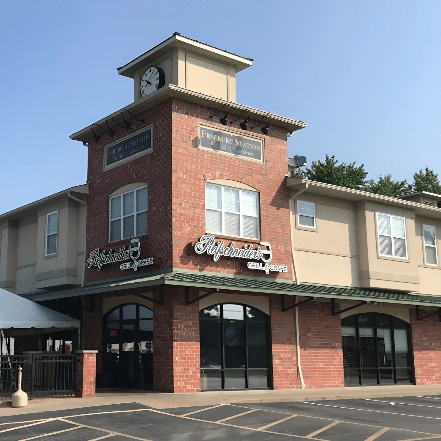 Welcome to Reifschneider's Grill & Grape