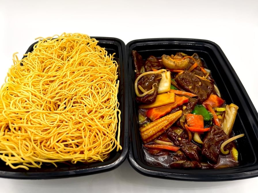 Crispy fried noodles with vegetarian beef.