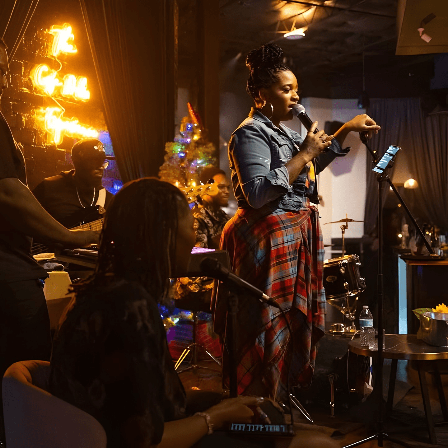Food, Music & Fun—Join the Party! 🥂