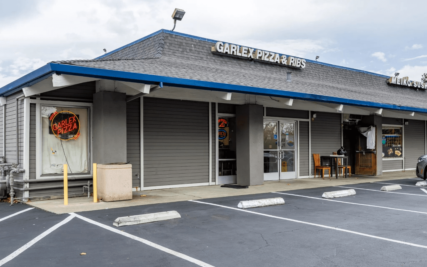 About Pleasanton Garlex Pizza