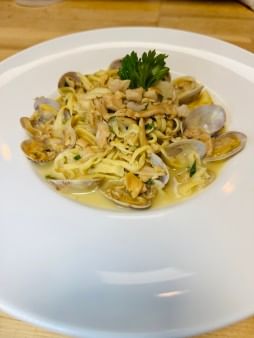 Linguini with Clams with White Sauce Pasta.