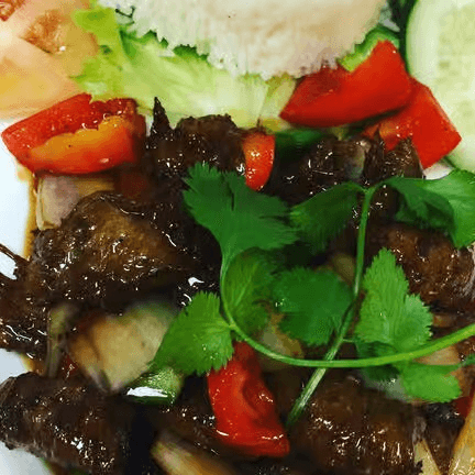 R5. Shaken Beef Rice Plate.