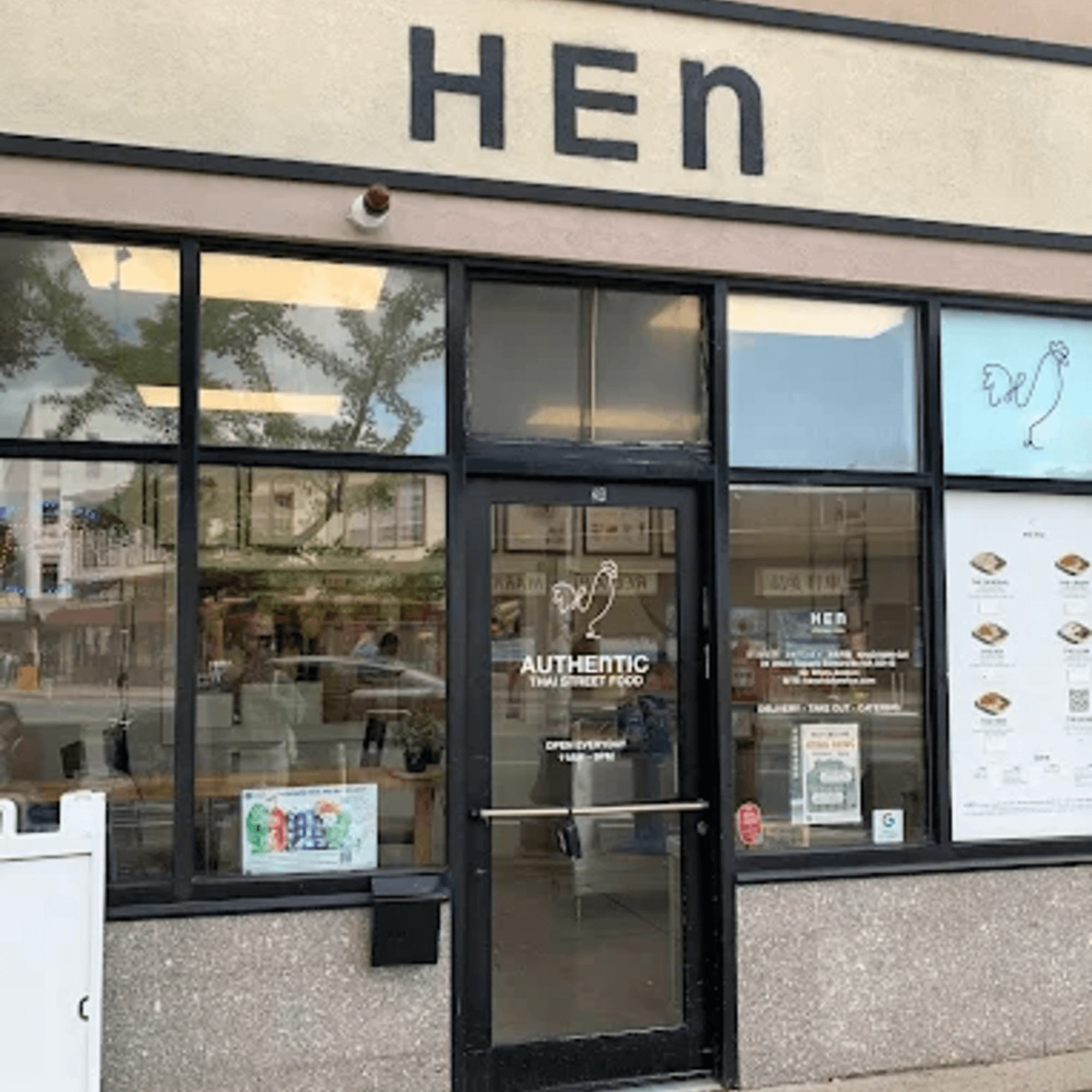 Hen gallery image #1