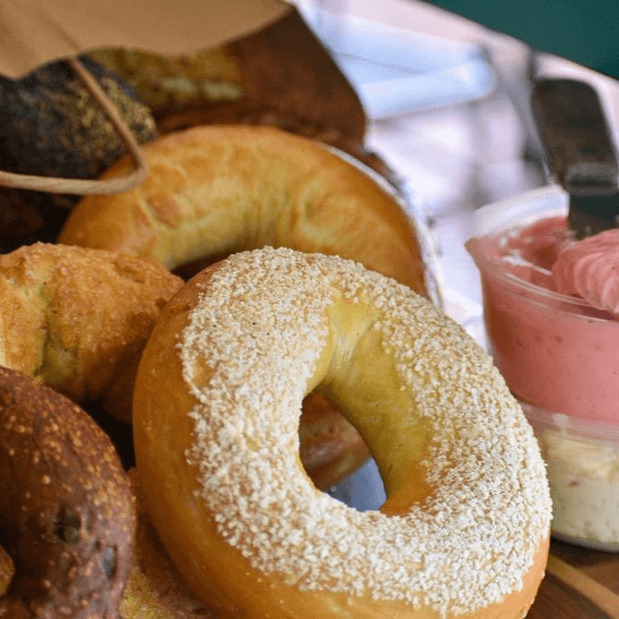 GLUTEN FREE HALF DOZEN (6+1 TUB CREAM CHEESE).