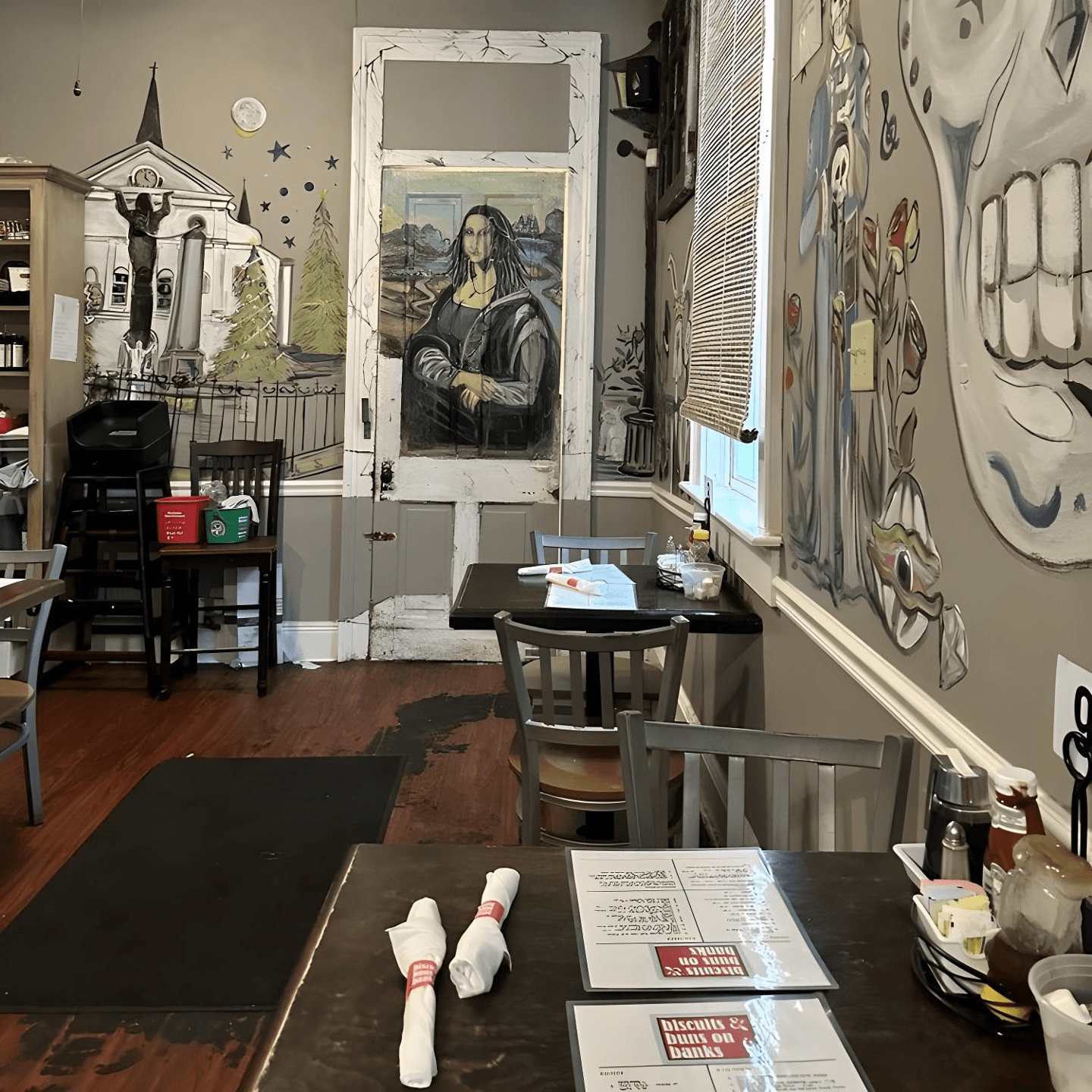 Cozy and  energetic Atmosphere