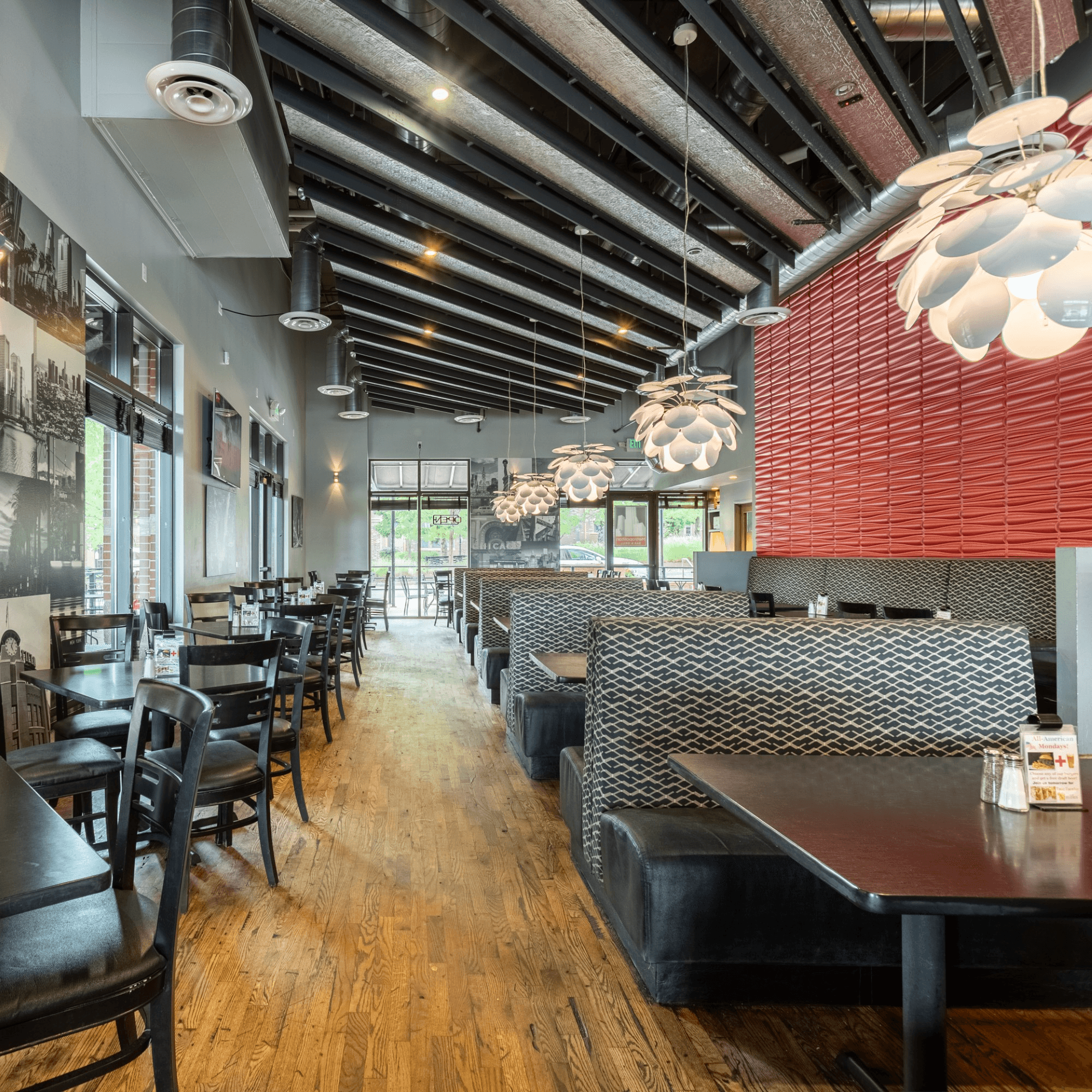 Metropolitan Bar & Grill gallery image #3