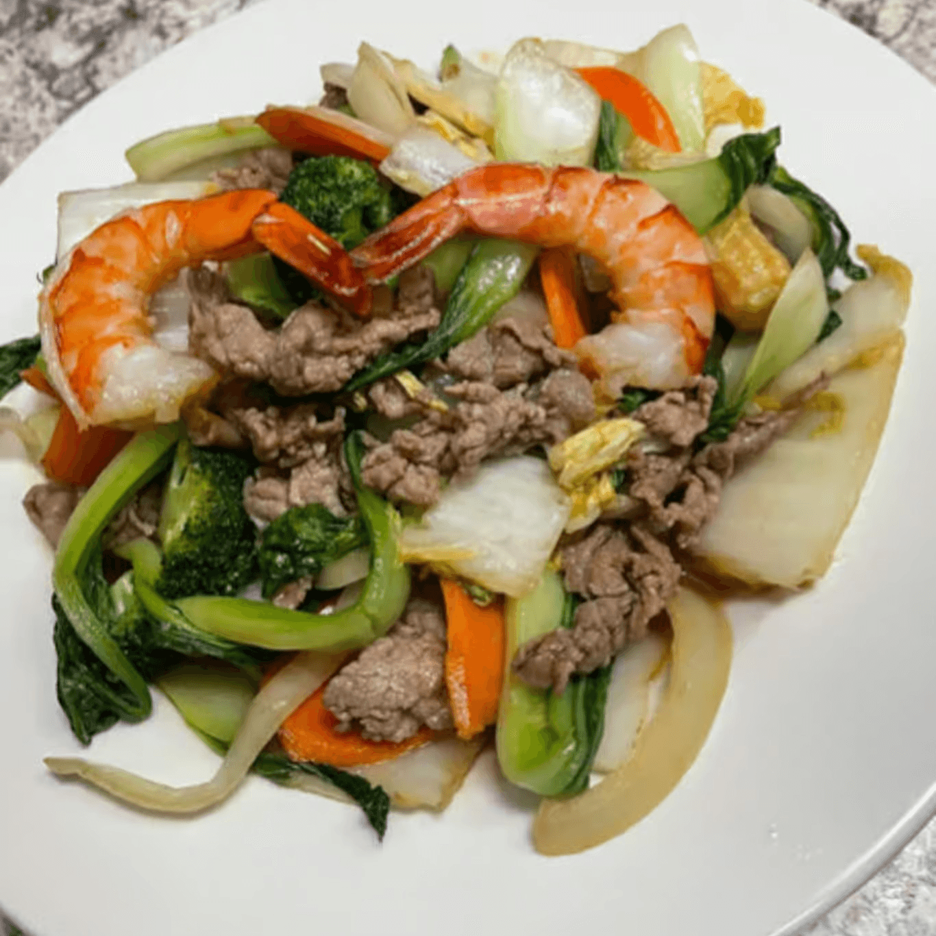 13. Mì Xào Tôm, Thịt - Shrimp & Beef With Egg Noodle.