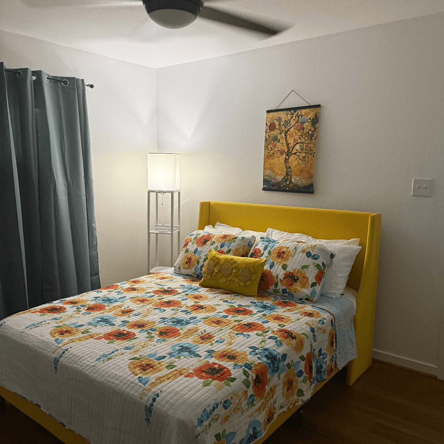 Flowers bedroom @ River House