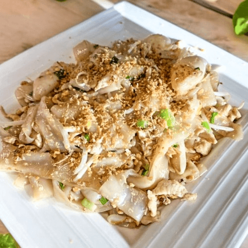 Gai Koor (Chicken and Calamari Noodles).