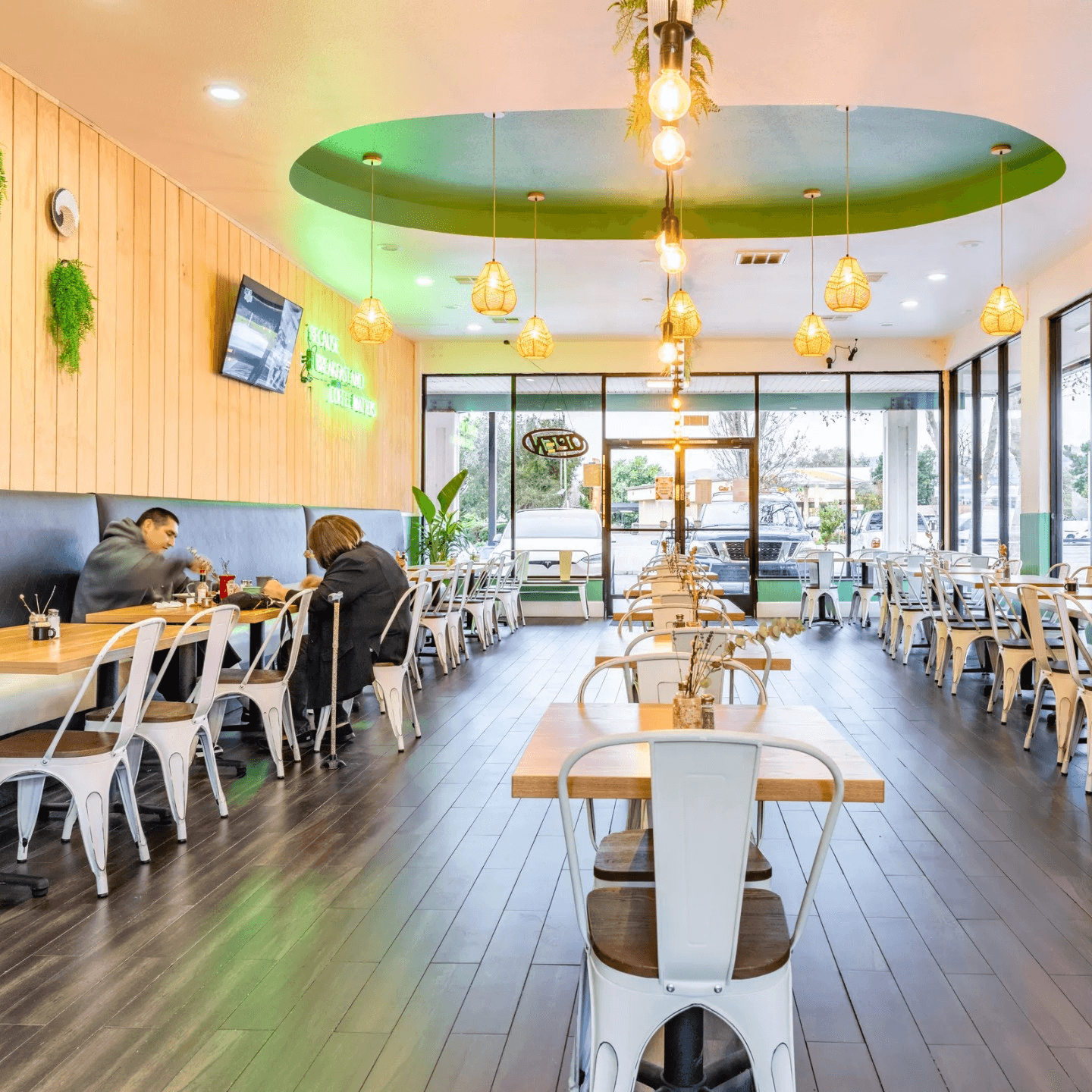 Good Vibes & Great Food: More Than Just a Meal