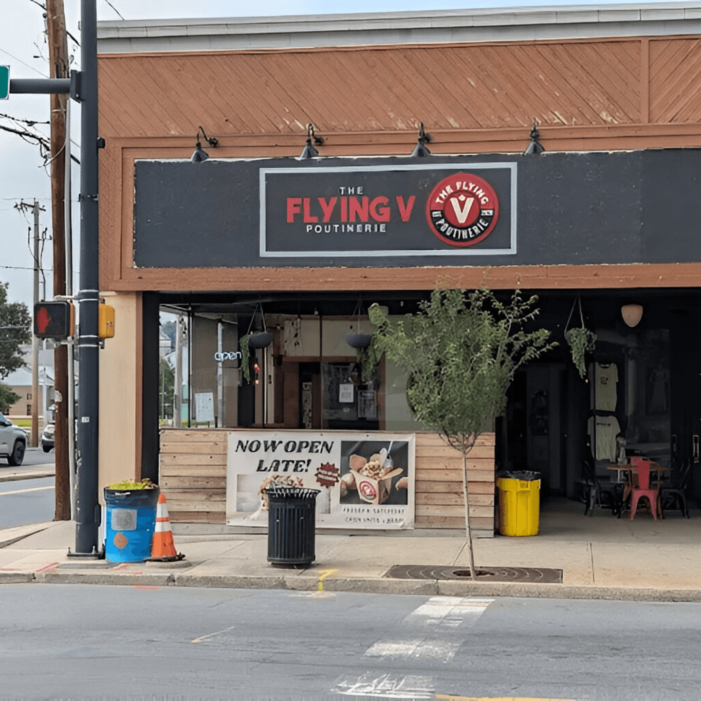 The Flying V – Your Canadian Comfort Food Spot🍟 