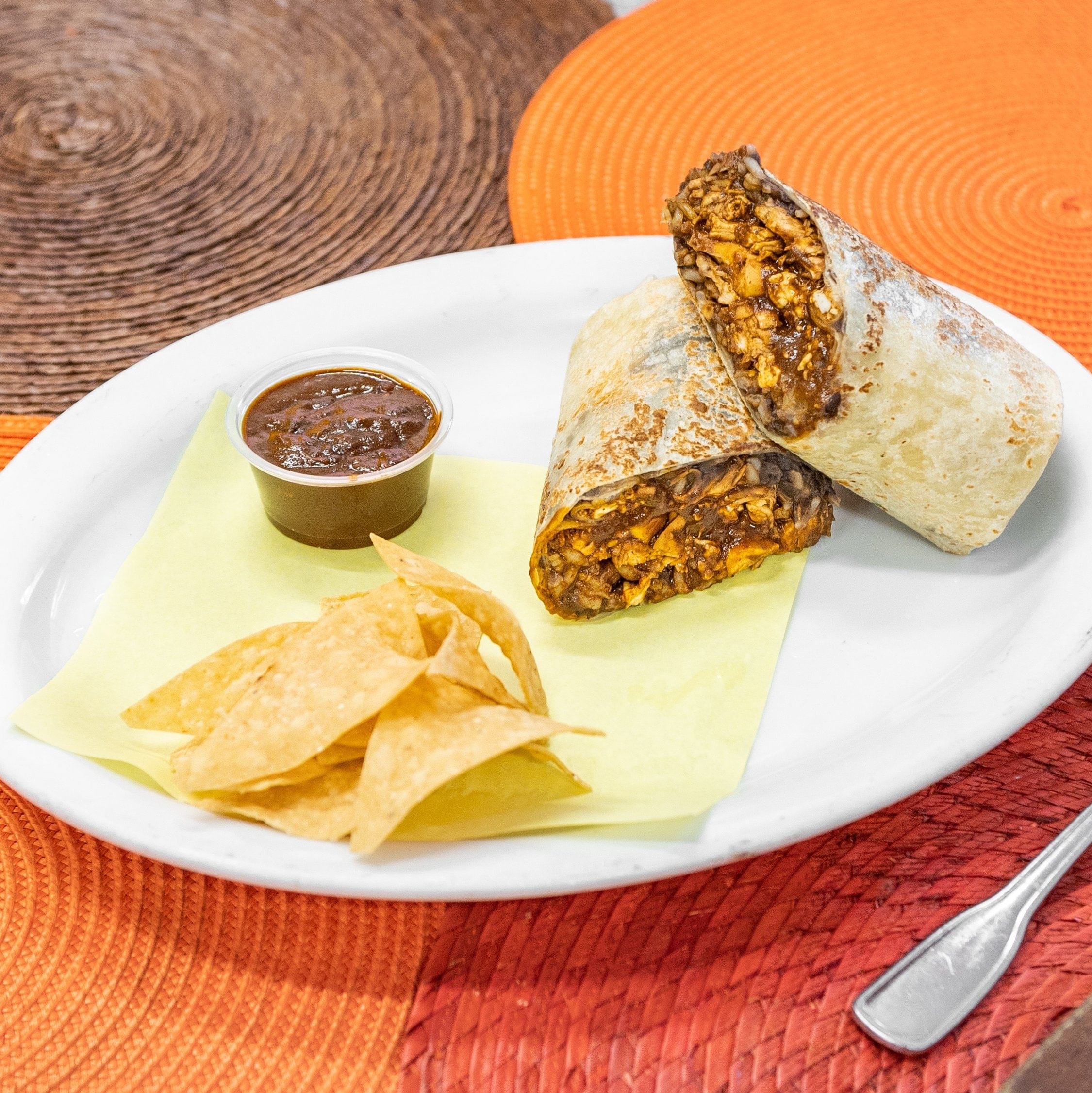 Burrito - Pollo en Mole Poblano.