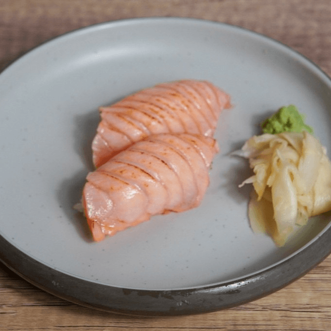 Seared Salmon Belly Nigiri　炙りサーモン.