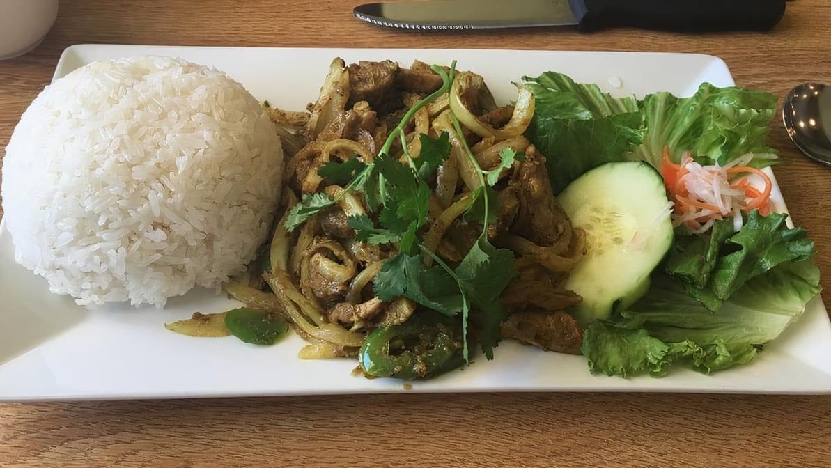 Spicy Lemongrass Chicken or Prawns.