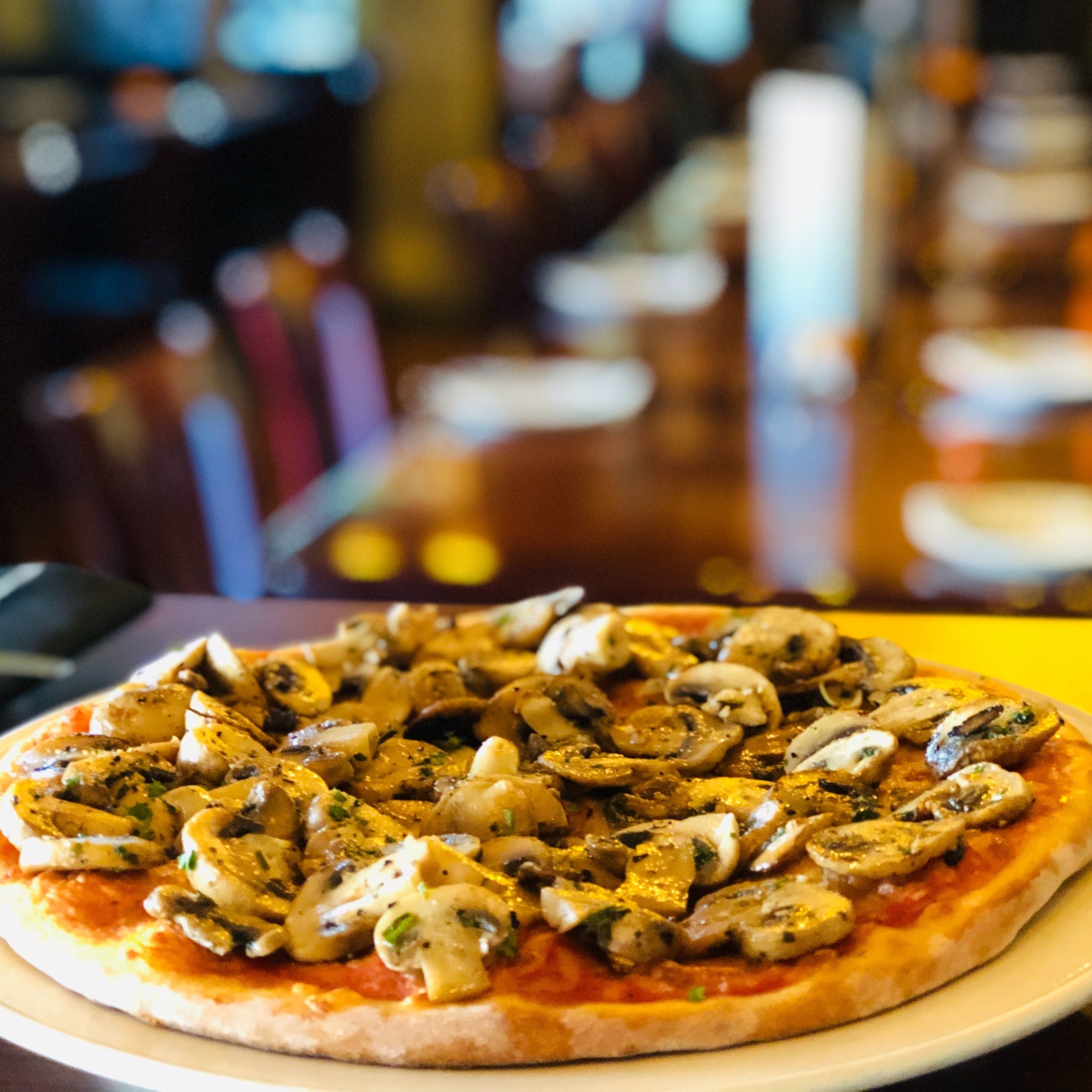 Funghi Pizza | 18".