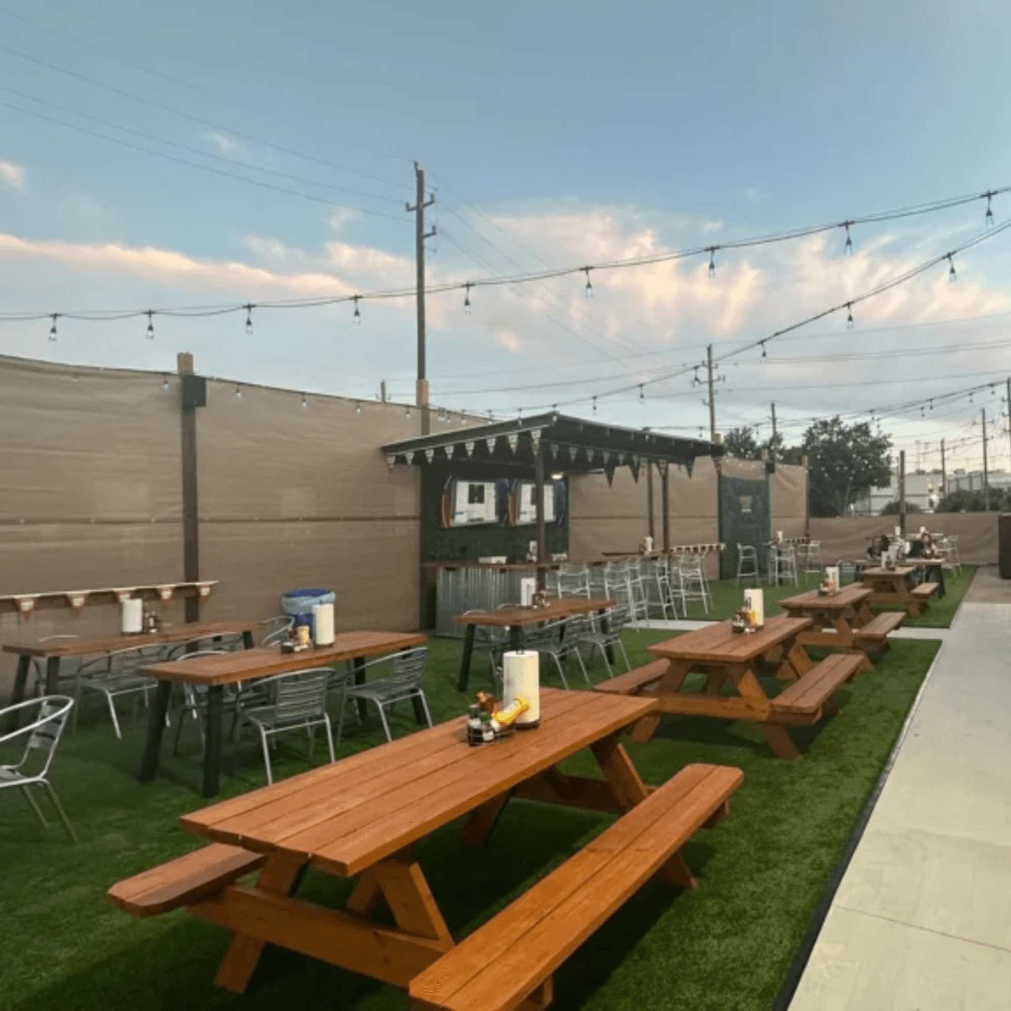 Wolfies Restaurant and Sports Bar gallery image #9