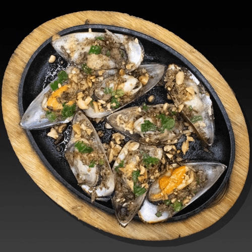 Mussels Grilled with Butter & Fried Shallots 