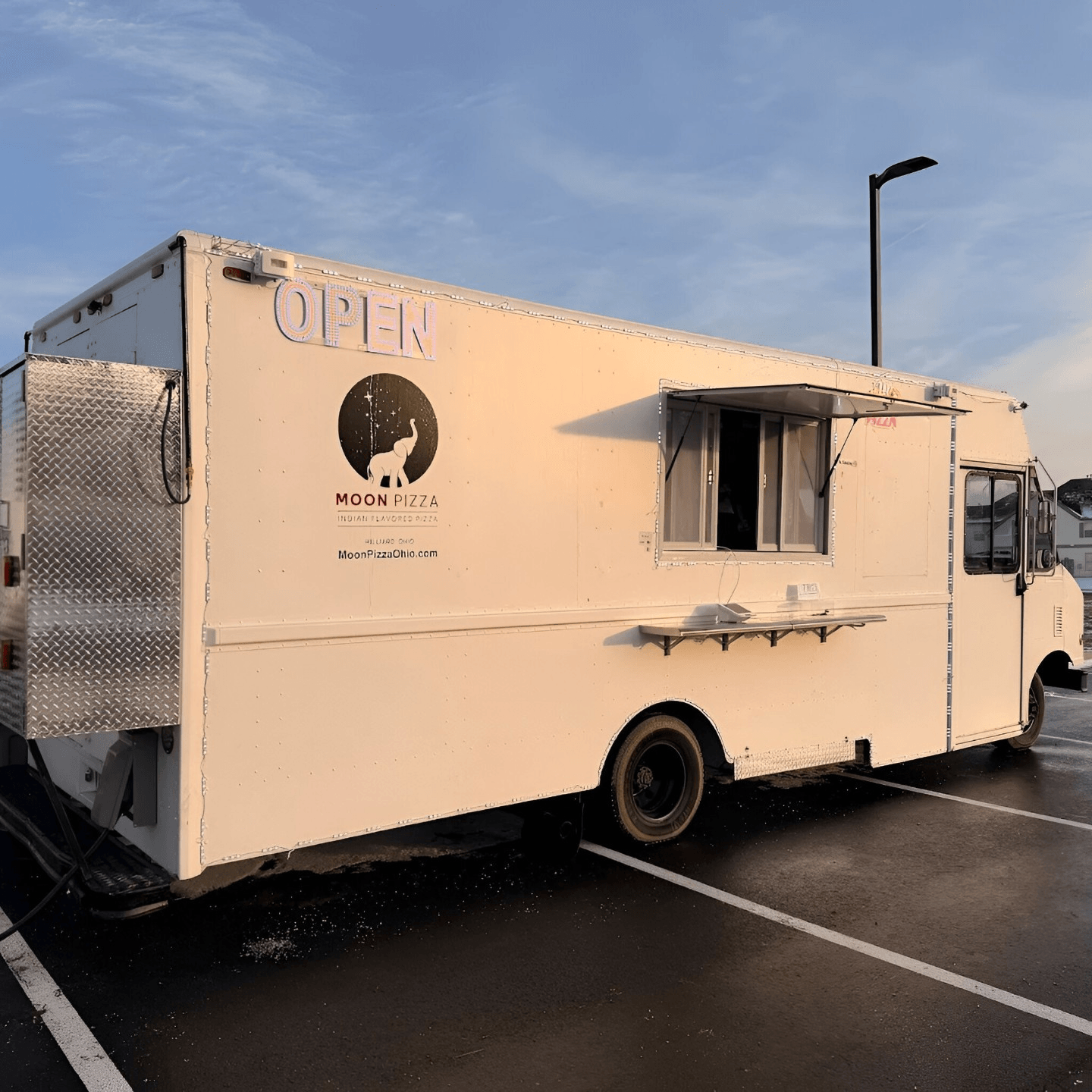 Welcome to Moon Pizza - Lewis Center