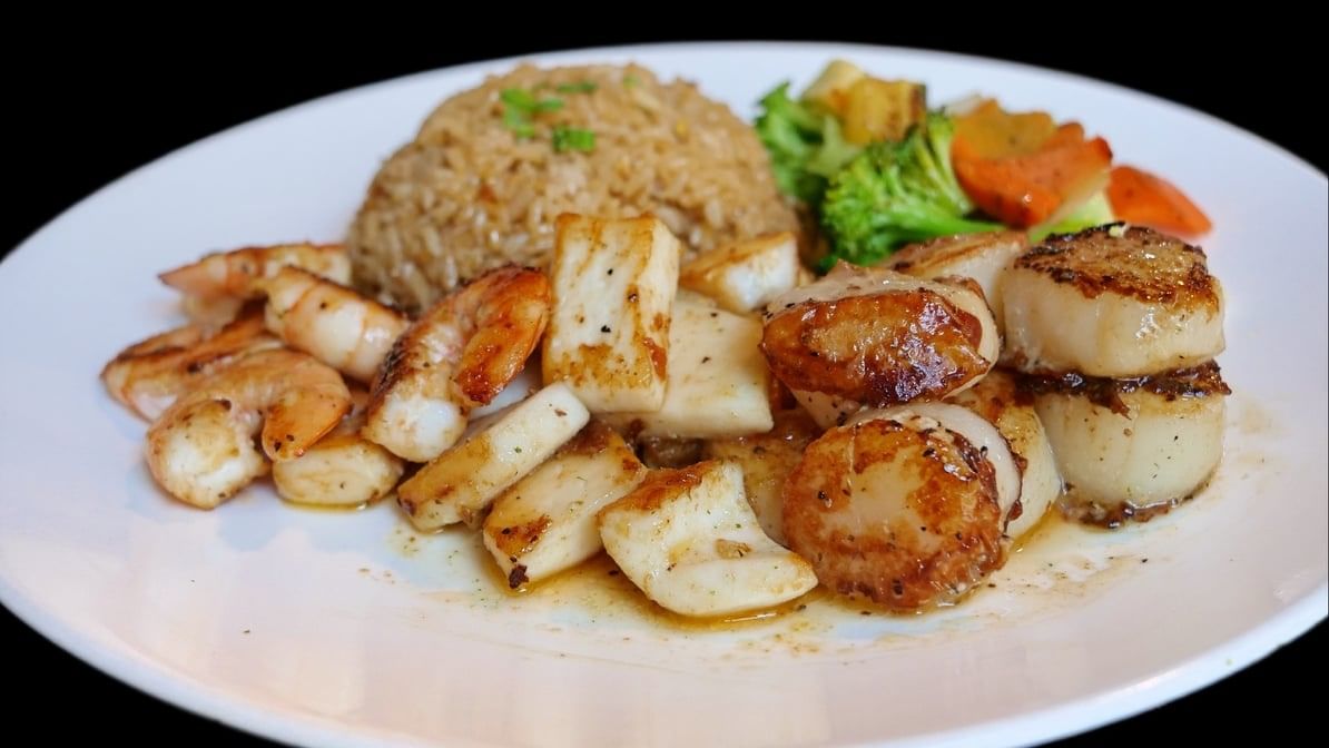 Fresh Seafood Delights: Sushi, Lobster, and More