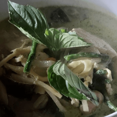 Delicious Curry Dishes: Pho and Thai Cuisine