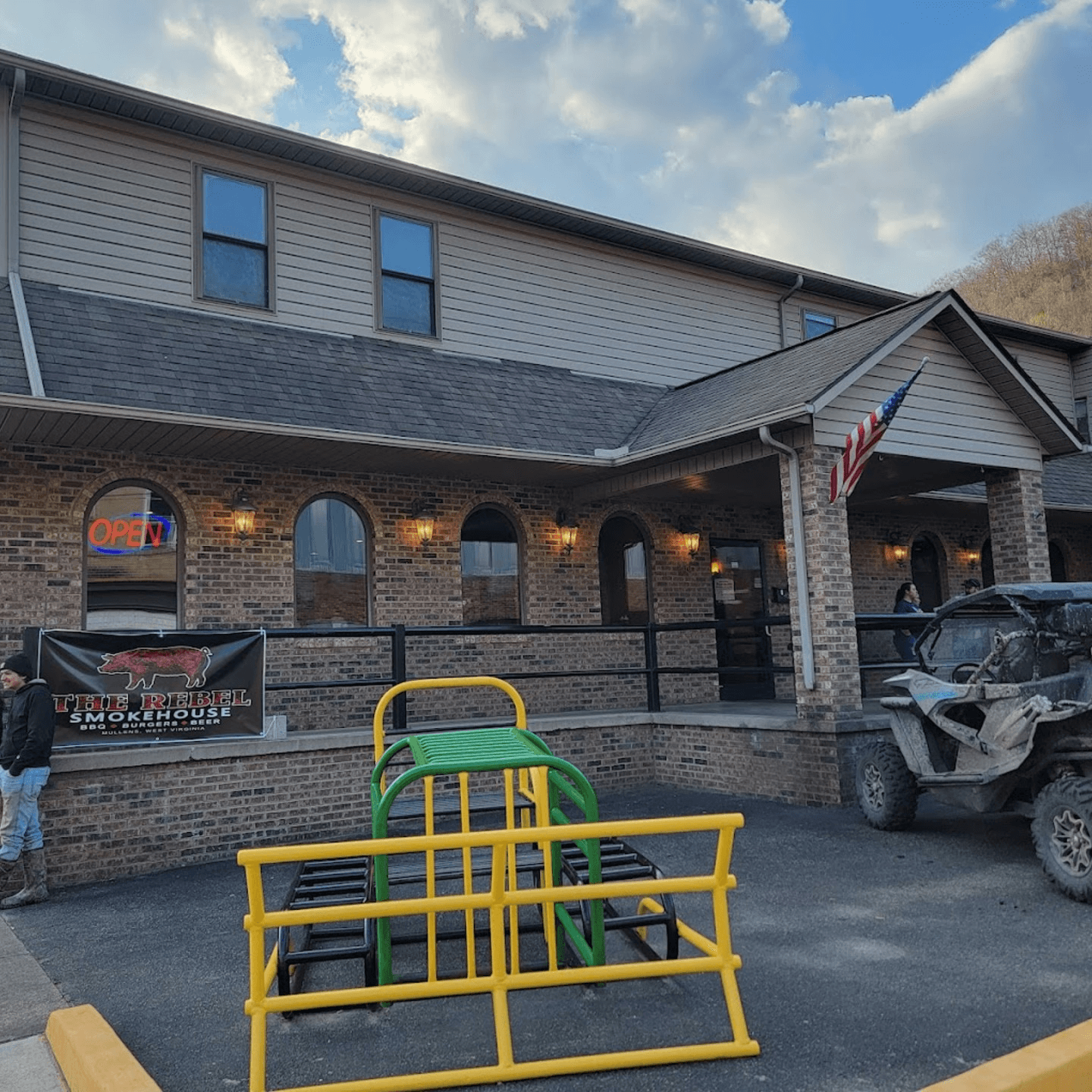 🍔 Welcome to Rebel SmokeHouse and Burgers!
