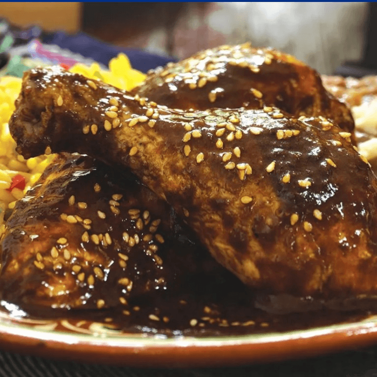 Mole, Piernas de Pollo en Mole.