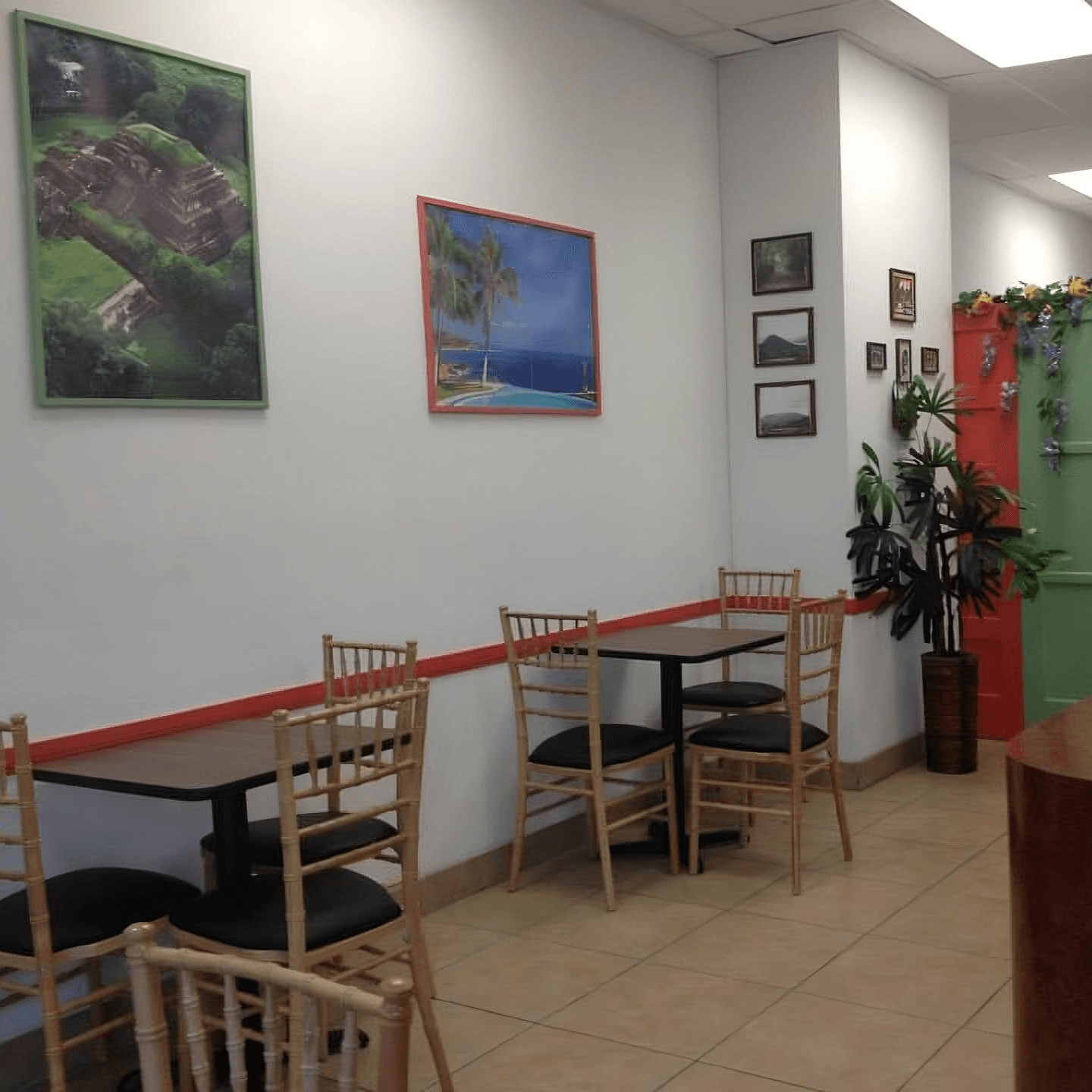 Cozy Dining Paradise!