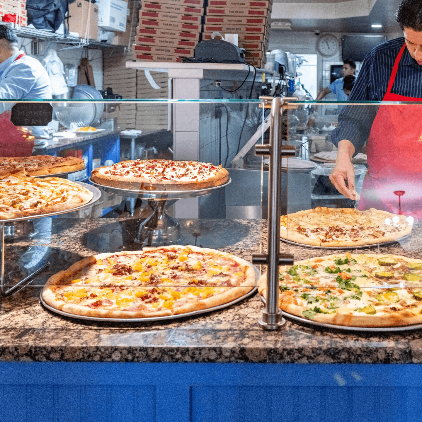 Satisfy Your Cravings – Anytime, Anywhere 🍕🍗