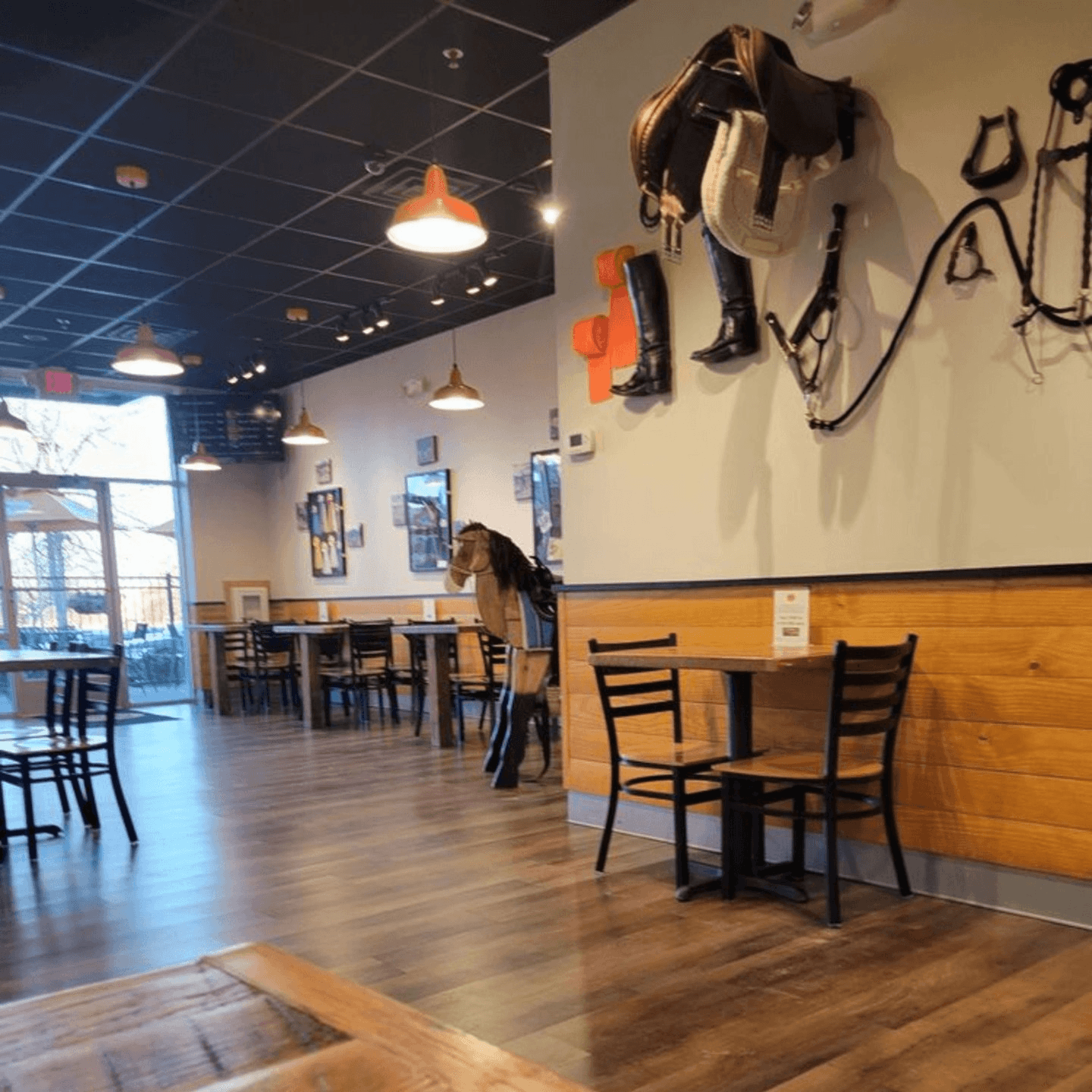 Enjoy Cozy Dine-In Comfort at Mane Course