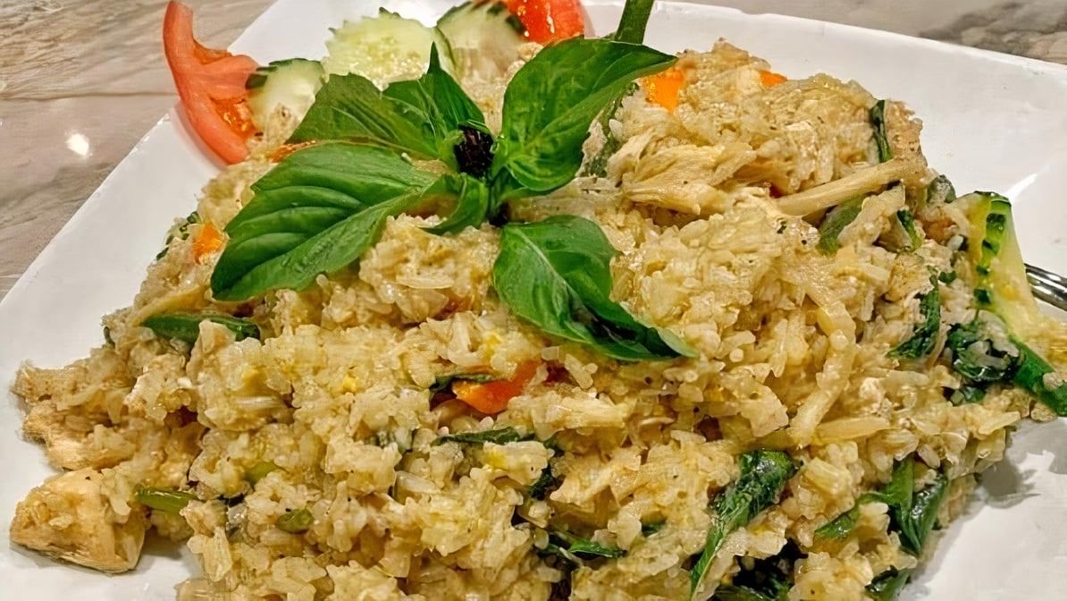 R4 Green Curry Fried Rice.