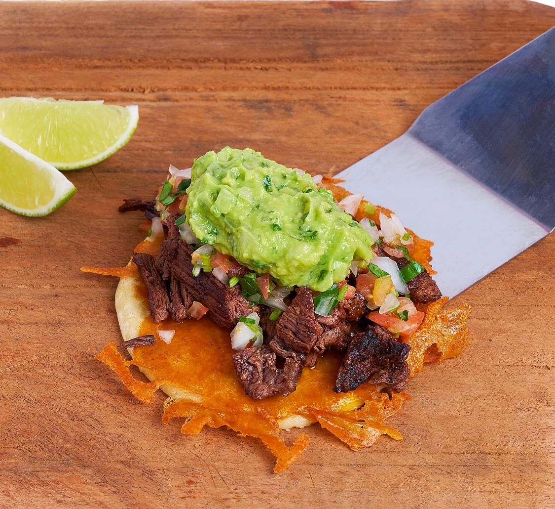 Chanclazo with Guisado, Meat.