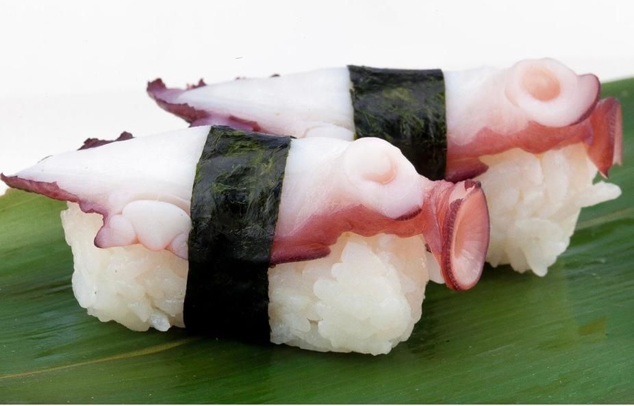 Octopus Sushi (2pcs).