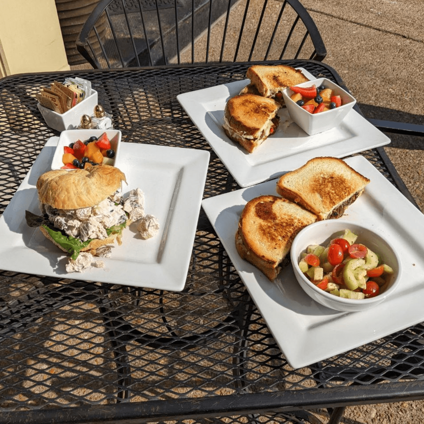 Plates Full of Flavor