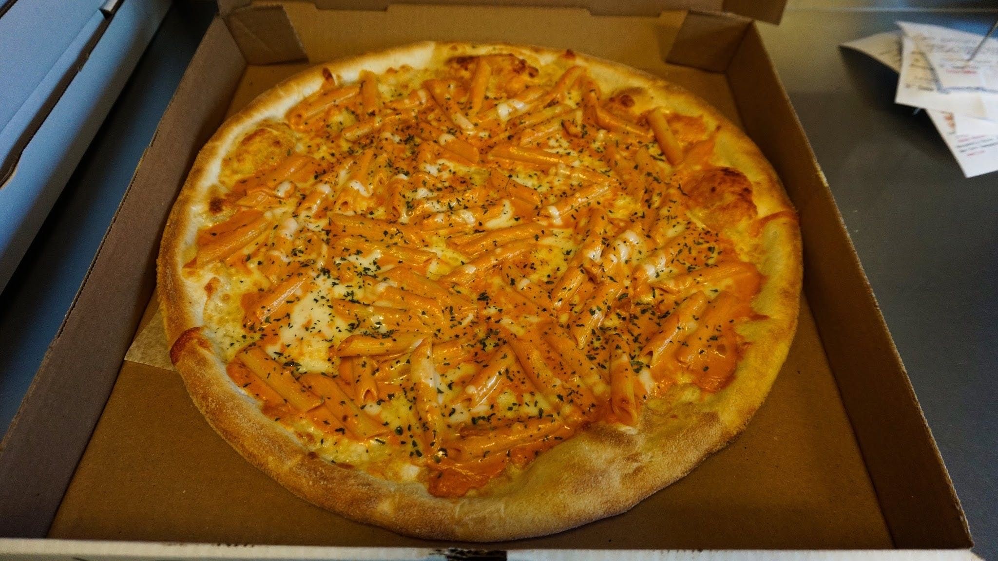 Penne Vodka Pizza (Medium 14'').