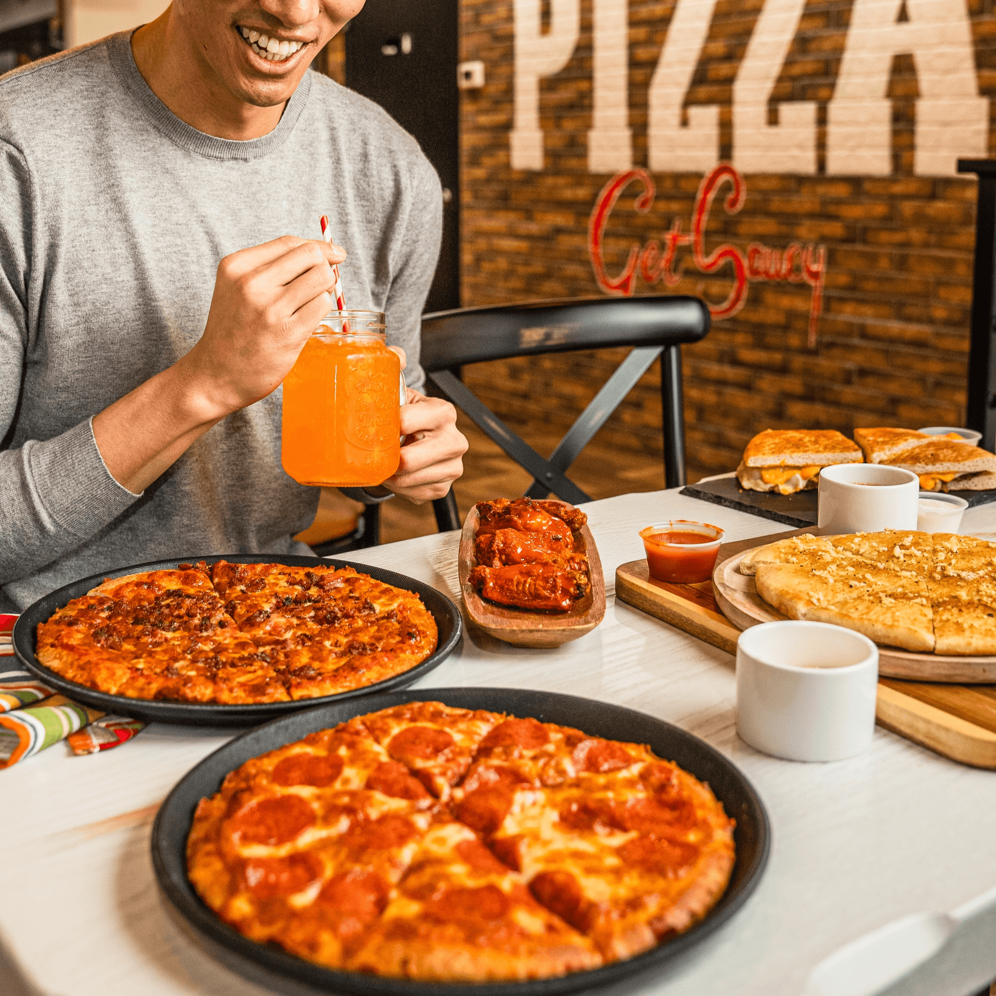 Singas Famous Pizza gallery image #1