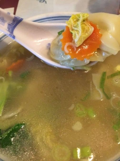 14. Wonton Soup (4 Wontons)/ Súp Hoành Thành (4 Wontons).
