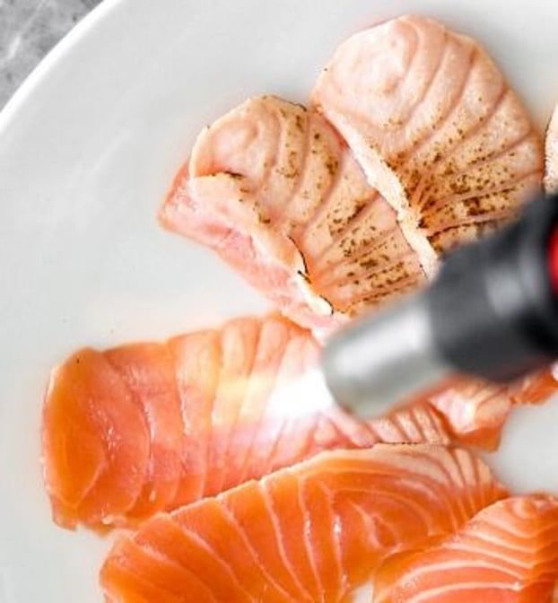 L2 Sashimi Sear Salmon/2Pcs / Raw Fish.