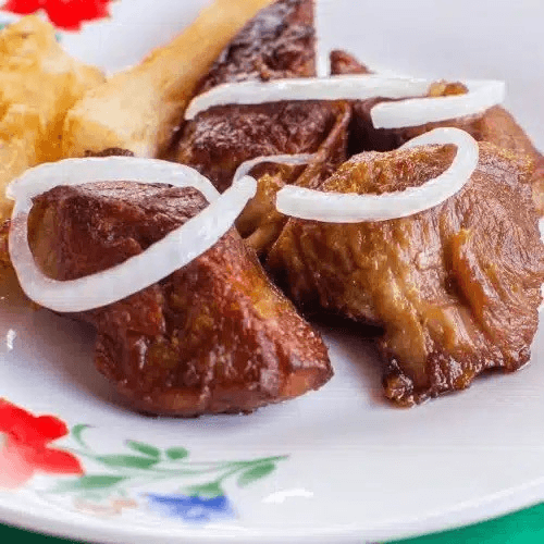 Masita frita con yuca frita.