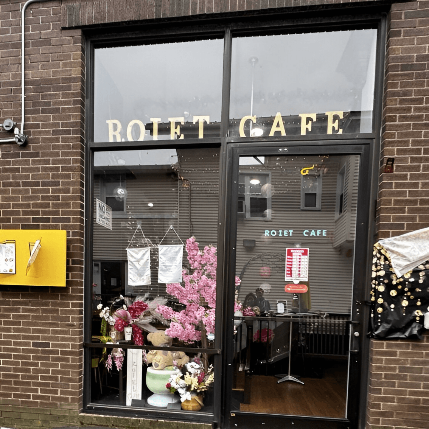 Meet RoiEt Cafe ☕