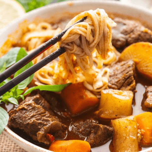 Beef Stew with Egg Noodles / Mỹ Bò Kho.