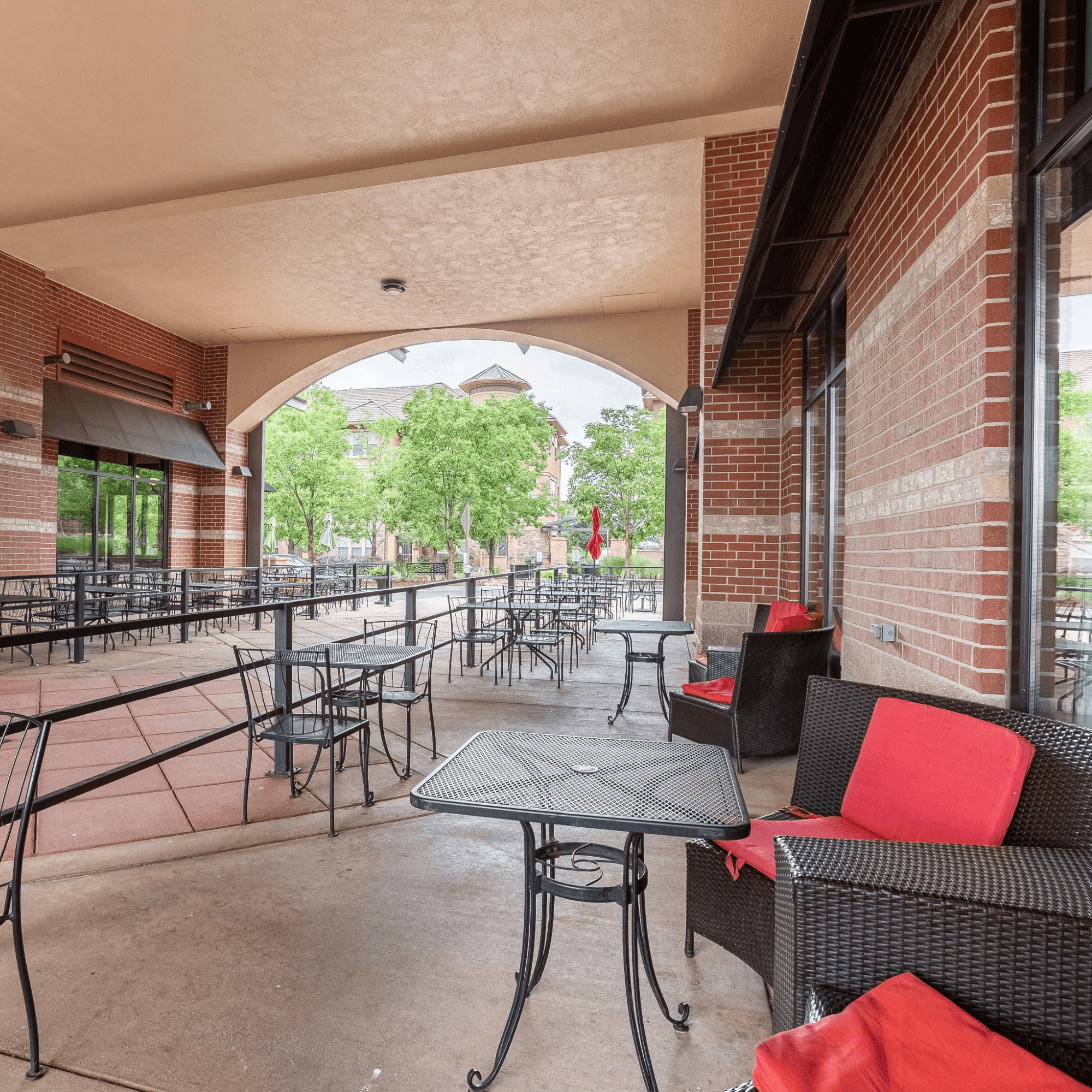 Metropolitan Bar & Grill gallery image #1