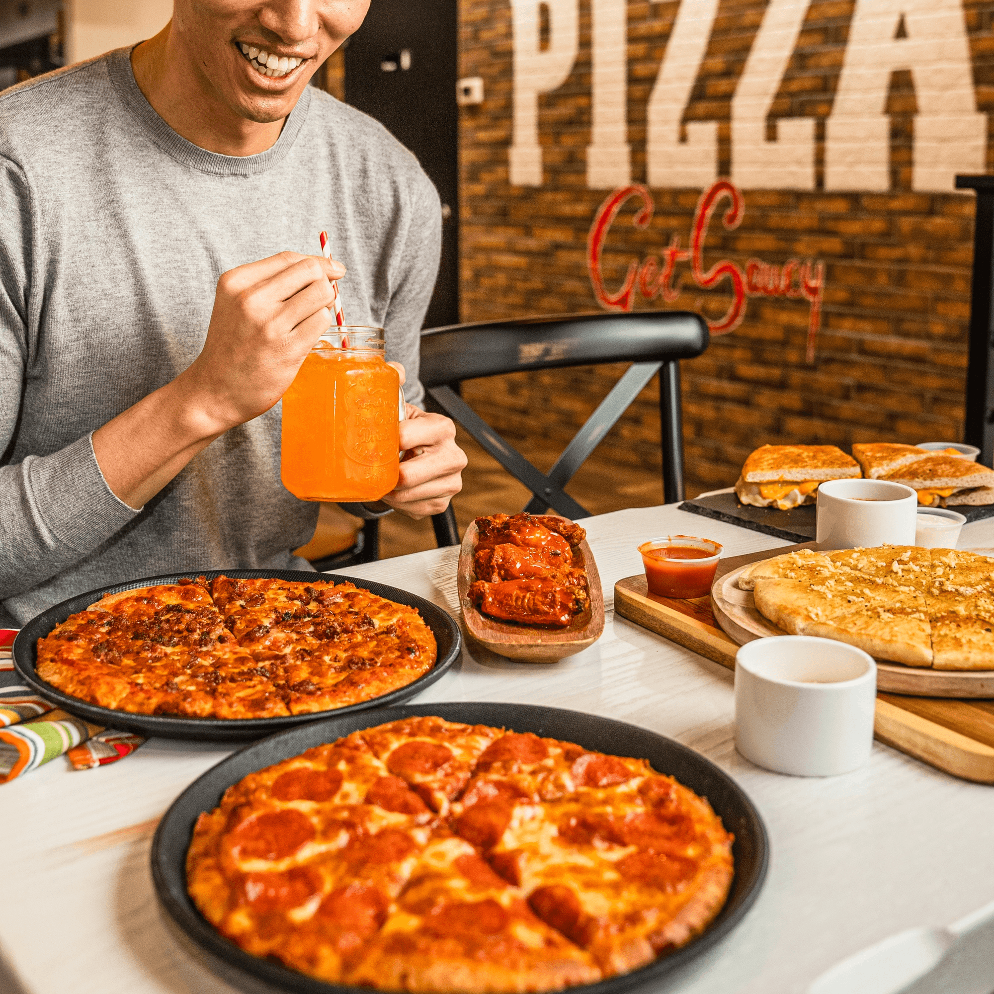 Singas Famous Pizza gallery image #1