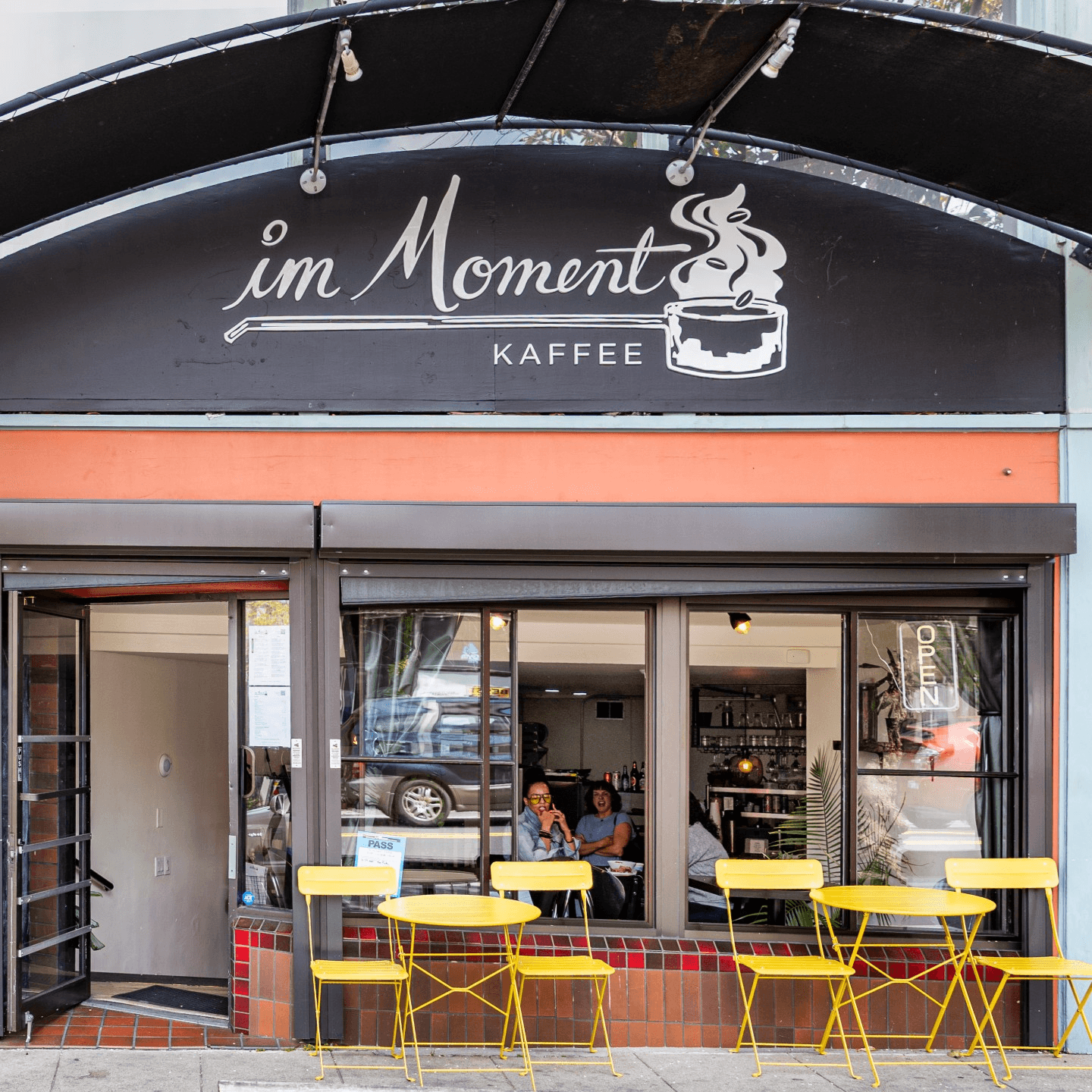 Welcome to Im Moment Kaffee in Oakland