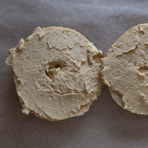 Bagel with Hummus.