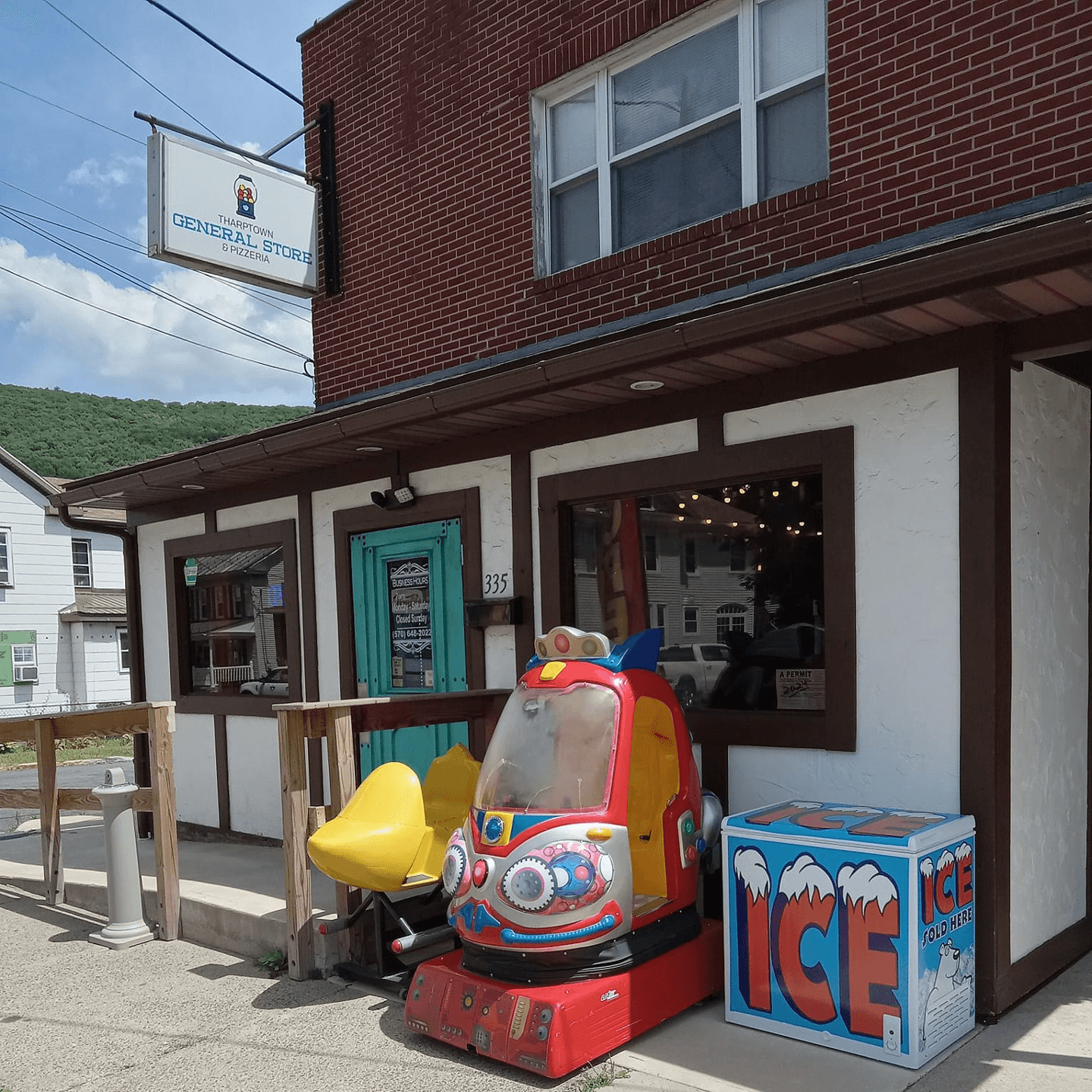 Welcome to Tharptown General Store & Pizzeria