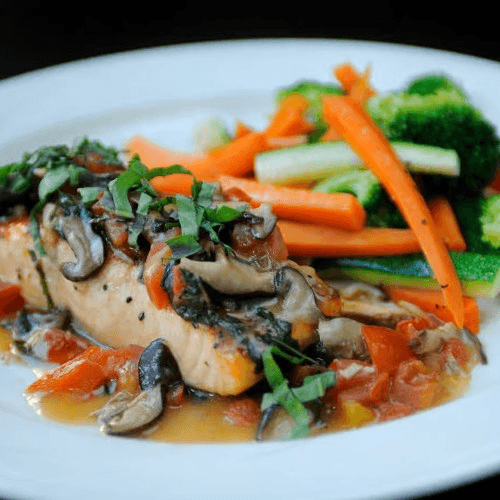 Salmone Funghi E Pomodoro