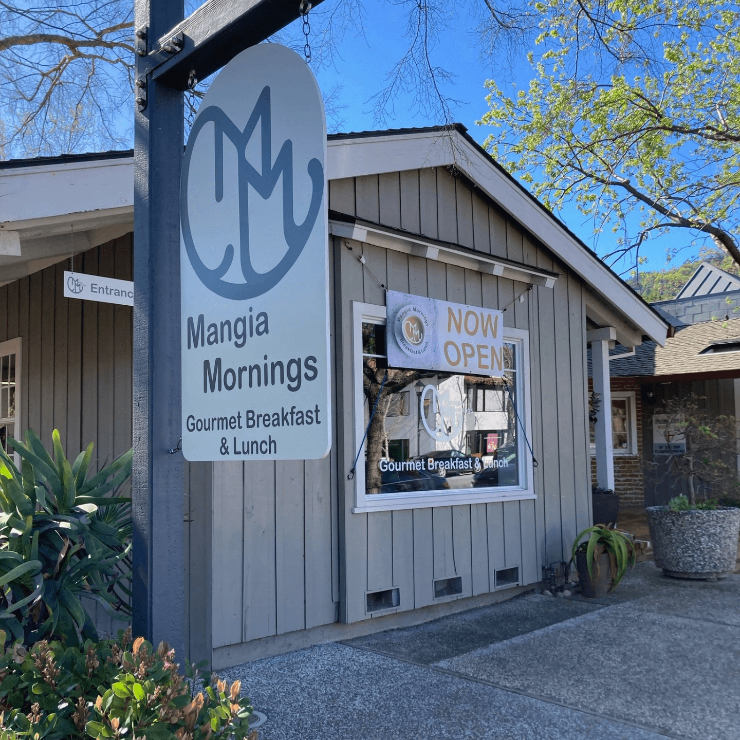 Welcome to Mangia Mornings!